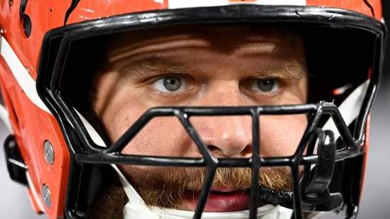Cincinnati’s Karras tells Rookie Stewart to Exercise Caution After Colliding with Burrow