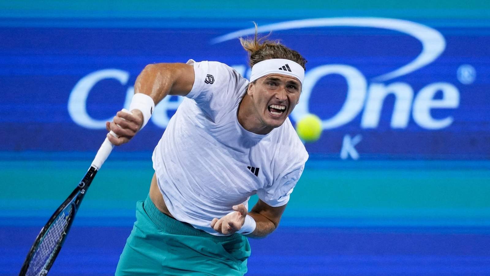 Unexpected Lightning Leaves Zverev and Pegula in Suspense at Cincinnati Open