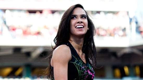 AJ Lee and CM Punk Shake Up SmackDown, Leaving Rollins and Lynch Reeling